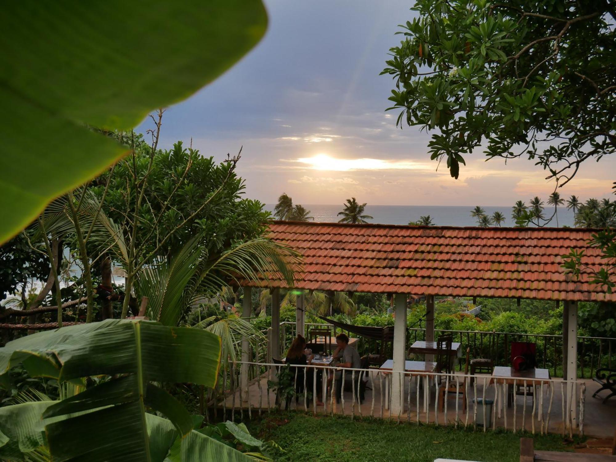 Bed and Breakfast Sky Mountain Cafe With Seaview Weligama Esterno foto
