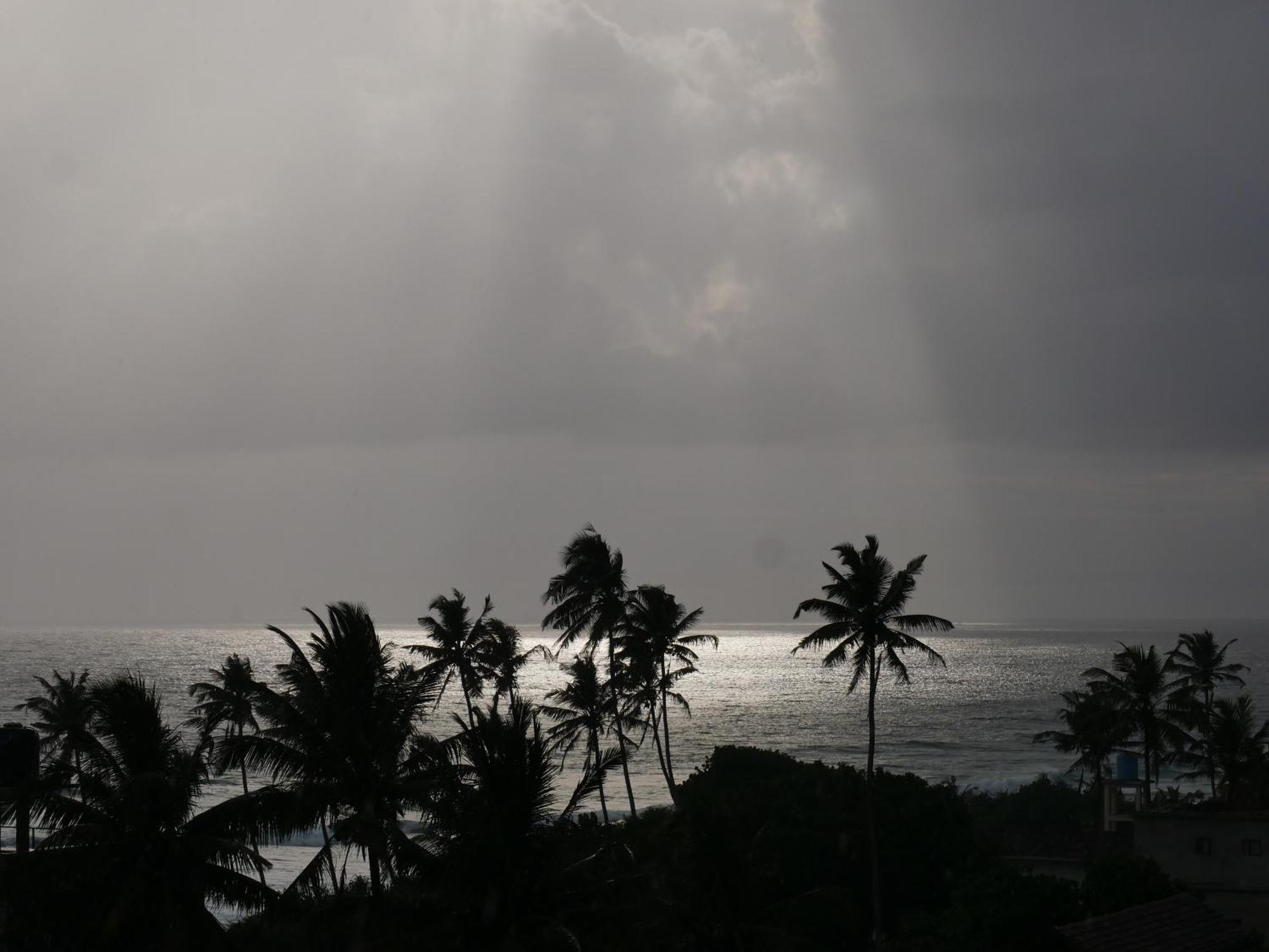 Bed and Breakfast Sky Mountain Cafe With Seaview Weligama Esterno foto