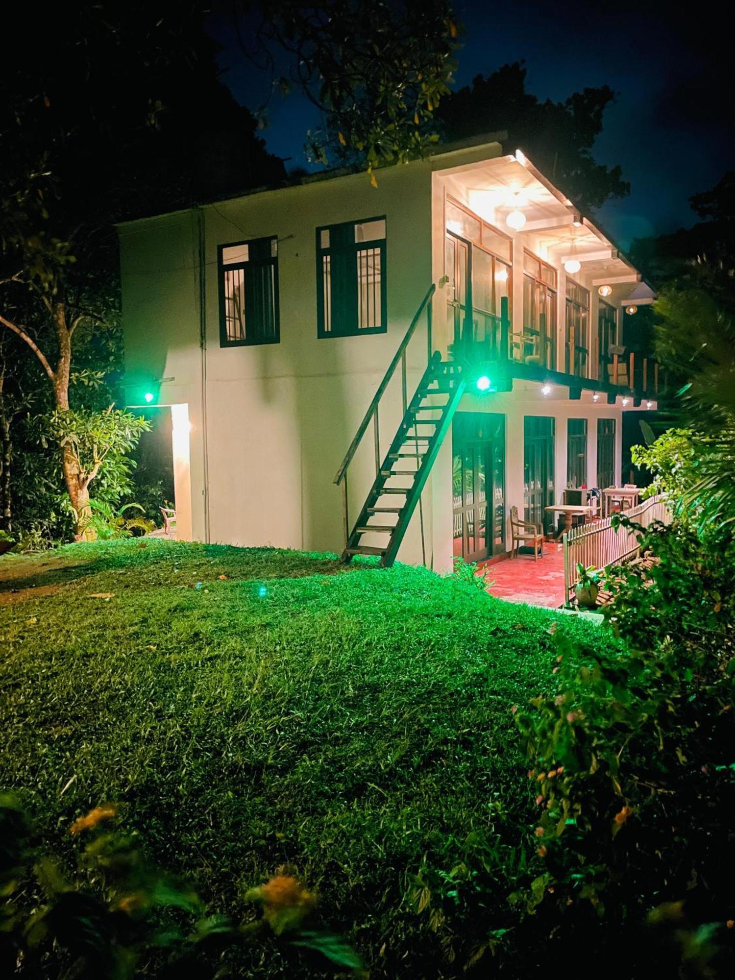 Bed and Breakfast Sky Mountain Cafe With Seaview Weligama Esterno foto