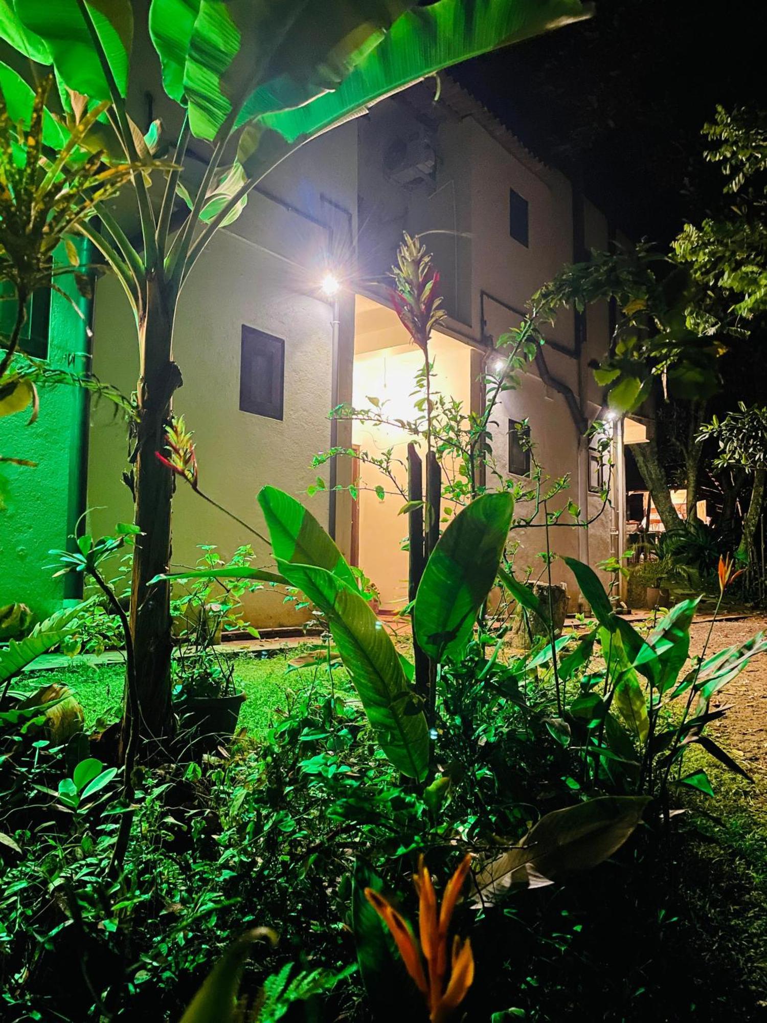 Bed and Breakfast Sky Mountain Cafe With Seaview Weligama Esterno foto
