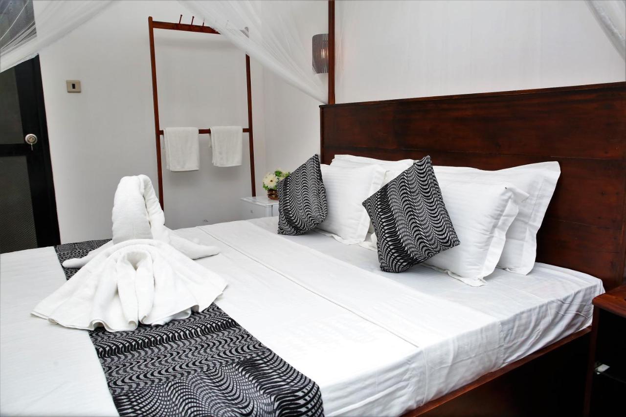 Bed and Breakfast Sky Mountain Cafe With Seaview Weligama Esterno foto