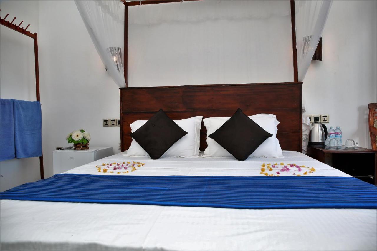 Bed and Breakfast Sky Mountain Cafe With Seaview Weligama Esterno foto